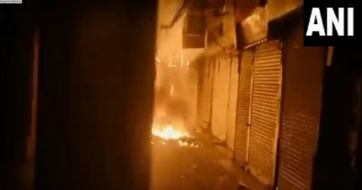 Massive fire breaks out at Bhagirath Palace market in Chandni Chowk, over 30 fire tenders rushed to spot